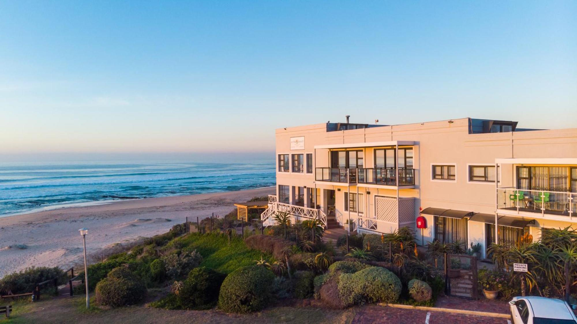 On The Beach Guesthouse Jeffreys Bay Exterior photo