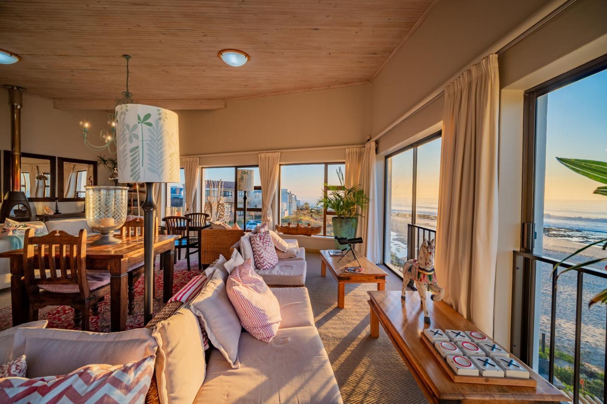 On The Beach Guesthouse Jeffreys Bay Exterior photo